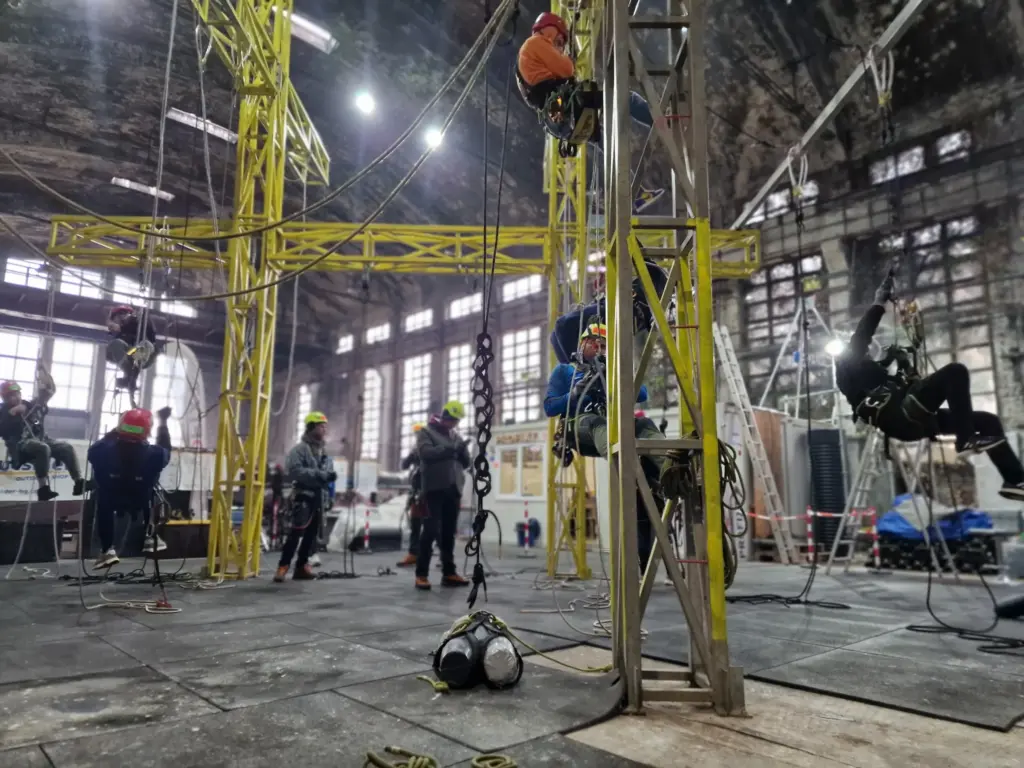 Instructor briefing a group of rope access trainees