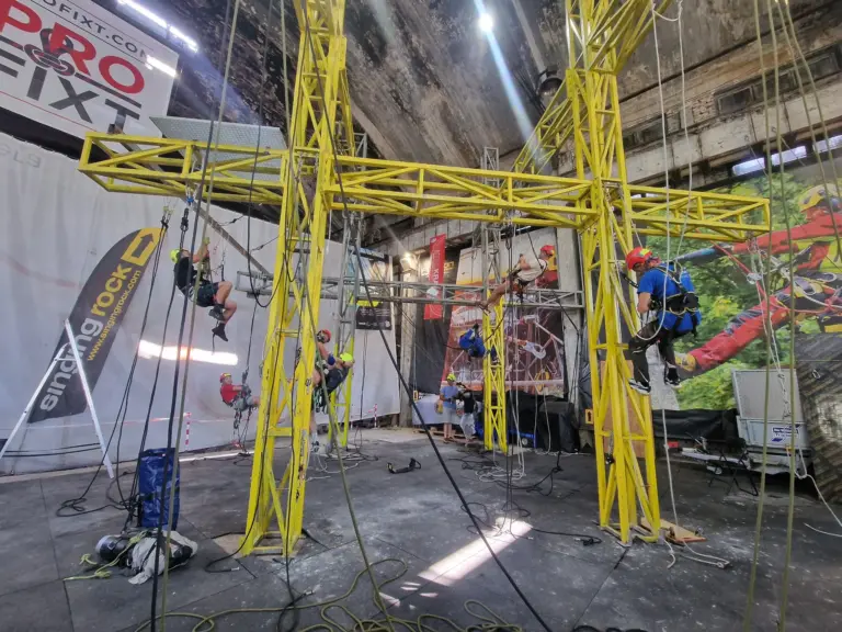 Seilzugang trainees exercising across the main yellow training structure