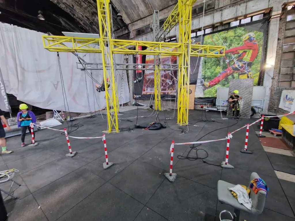 Rope access training structure with barriers and exclusion zone